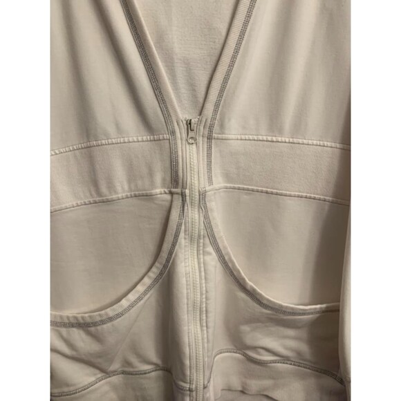 The Territory Ahead Size Medium White Hooded Zipper Jacket Athleisure Sweat EUC - Picture 3 of 4